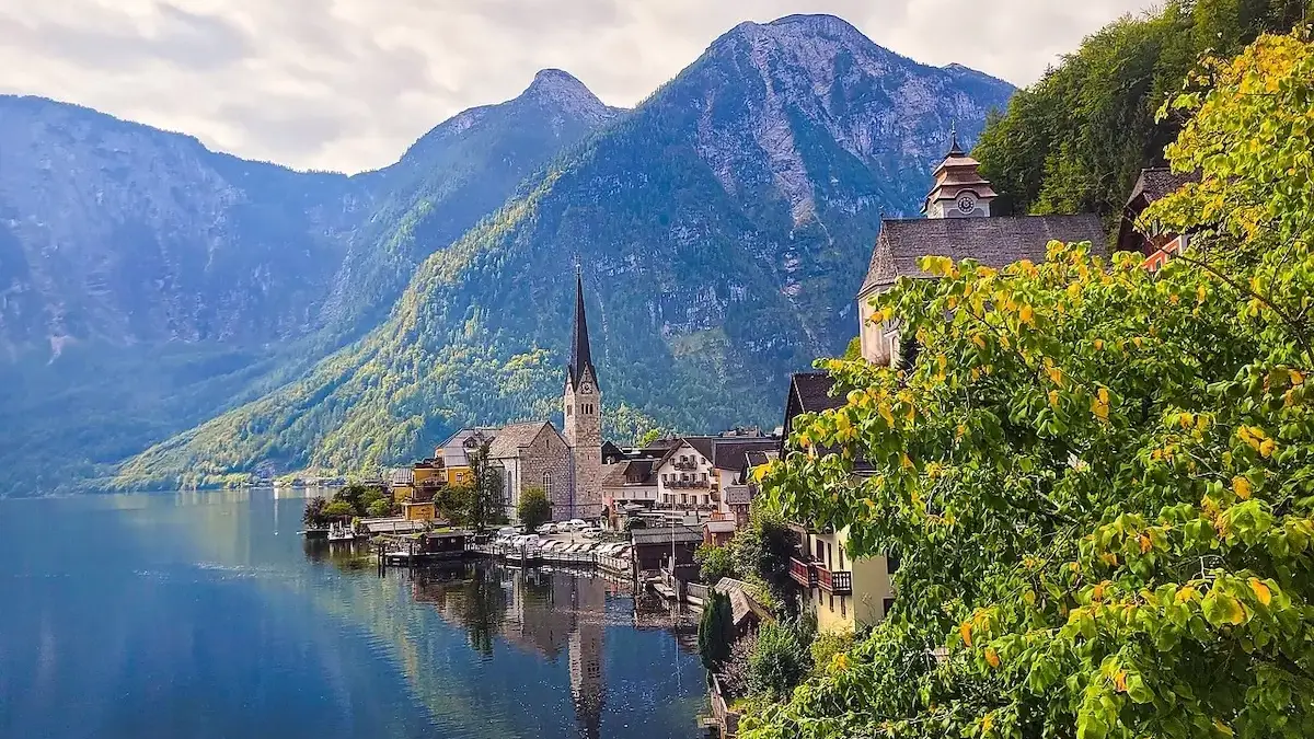 Hallstadt in Österreich mit dem See
